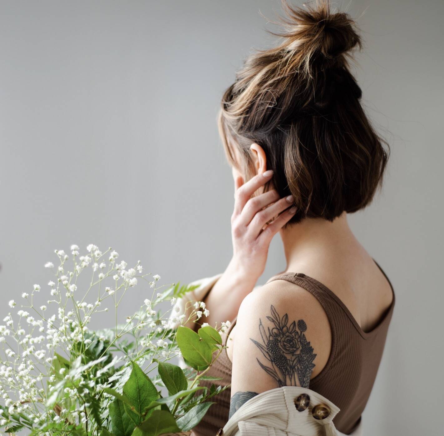Samantha Hawley photographed from behind with flowers